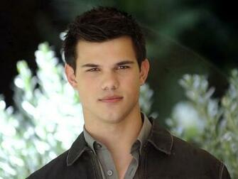 Taylor Lautner Background