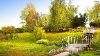 Old Garden Bridge Wallpaper