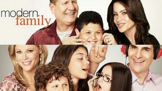 Star Of Abc S Modern Family Sofia Vergara Poses With A Moonlighting