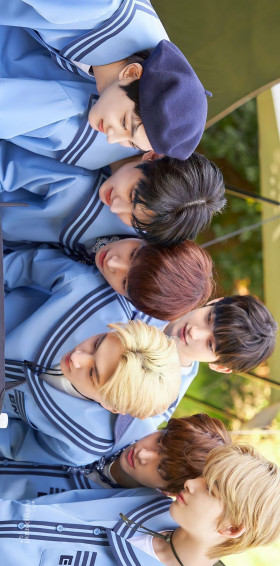 Enhypen Wallpaper Lockscreen Group Picture