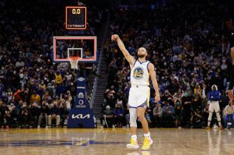 Steph Curry Captures First Career Game Wallpaper