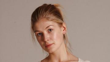 Rosamund Pike Widescreen Wallpaper Baltana