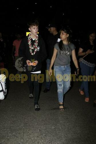 Ajay Kajol Head To Singapore Athiya And Hrvy Papped At
