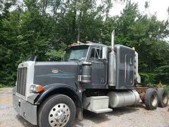 Top Peterbilt Flattop Sleeper Semi Wallpaper