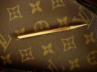 Louis Vuitton Wallpaper Gold Handsome By