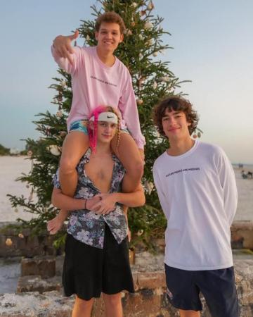 Baylen Levine Merry Christmas Ya Filthy Animals