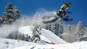 Du Mx Sur La Neige Moto Verte