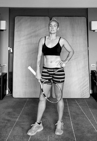 Black And White Portrait Of Bethanie Mattek Wallpaper