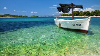 Boat On Tropical Beach Wallpaper