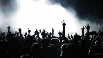 Steve Pope On Rock Me Silhouette Photos Concert Crowd