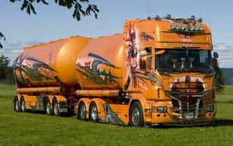 Wallpaper Met Heel Veel Verlichte Trucks Donkerrode Truck Oplegger