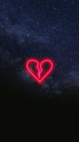 Hailee Shay On Papel De Parede Broken Heart Wallpaper