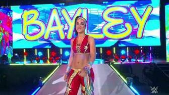 Sobre El Debut De Bayley Y Por Que Est Ya En Feudo Con