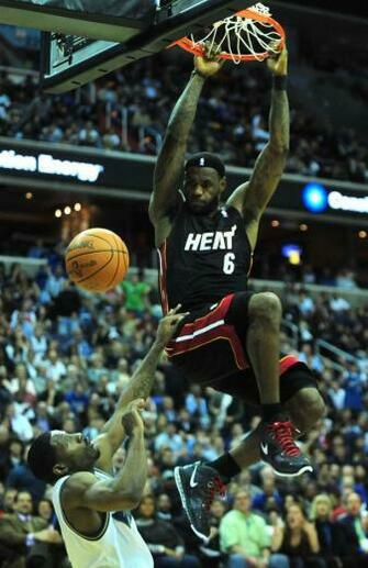 Lebron James Miami Heat Dunk Wallpaper Dunking