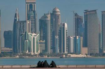 Photo Picnic On Corniche At Morning With West Bay In
