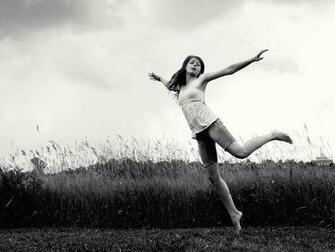 White Black And Nature Girl Dance Zara Jay Wallpaper