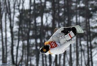 Snowboarding Superstar Shaun White Tops Halfpipe Qualifier