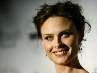 Emily Deschanel Wallpaper