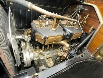 Victoria Landau Brewster Retro Luxury Engine H Wallpaper Background