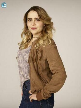 Good Girls Image Season Portrait Mae Whitman As
