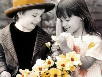 Best Friends Closed Keep Smiling Wallpaper