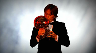 Luka Modric Sacr Devant Cristiano Ronaldo Et Antoine Griezmann