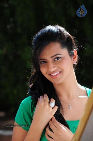 Isha Chawla Loking Cute Santabanta Forums