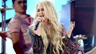 Carrie Underwood Delivers Fun Flawless Performance Of Southbound