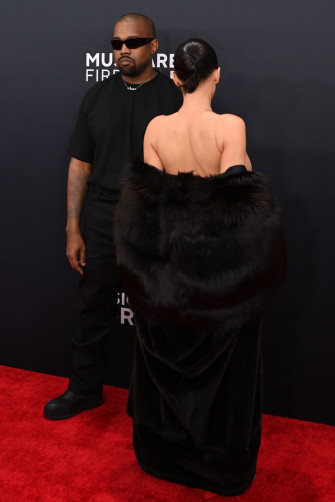 Bianca Censori And Kanye West At 67th Annual Grammy Awards In Los Wallpaper
