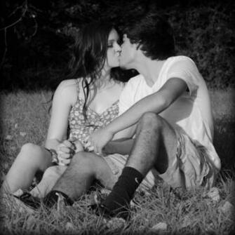 Kissing Couple Wallpaper