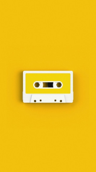 Kinou Frachier On Yellow In Wallpaper