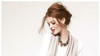 Women Cintia Dicker Wallpaper
