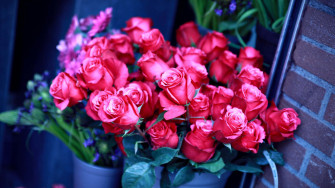 Two Rose Bouquet Picture Wallpaper