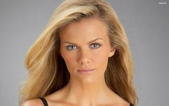 Brooklyn Decker Wallpaper