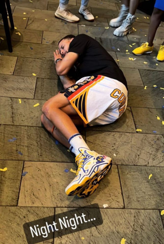 Watch Steph Curry Party With Nba Finals Mvp Trophy As Warriors