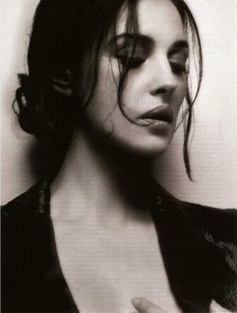 Monica Bellucci Desktop Wallpaper