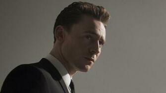 Men Actors British Tom Hiddleston Grey Background Wallpaper