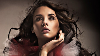 Portrait Beautiful Girl Wallpaper