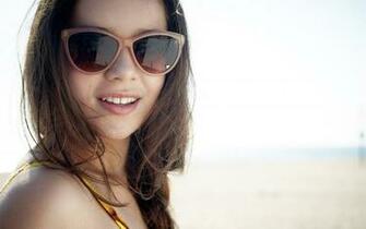 Hailee Steinfeld Glasses Wide HD Wallpaper Px