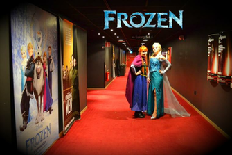 Anna And Elsa Wallpaper Frozen Premiere Cosplay By Mitternachto On