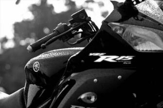 Yamaha R15 Black Wallpaper