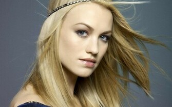 Yvonne Strahovski Wallpaper