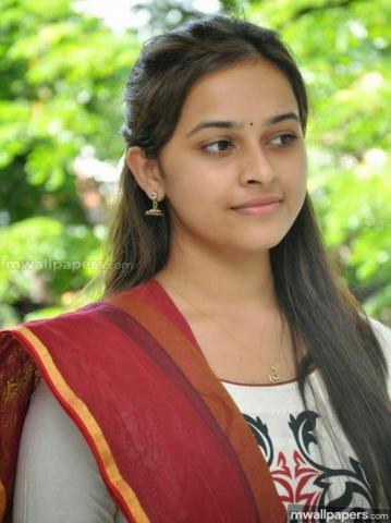 Sri Divya Beautiful HD Photos 1080p