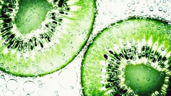 Kiwi Slices Wallpaper