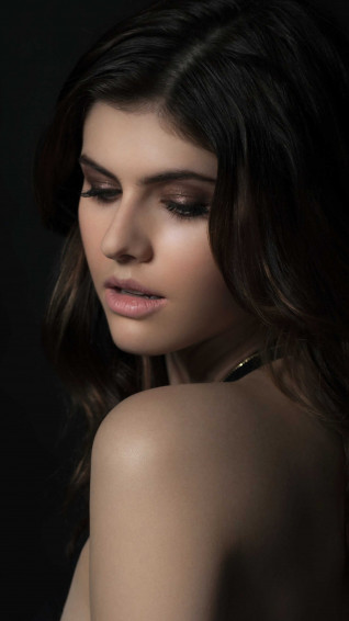 Alexandra Daddario Wallpaper
