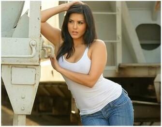 Sunny Leone Cool Smile HD Wallpaper Face Close Up Hot In