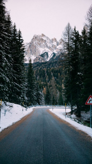 Gorgeous Winter Wallpaper For iPhone
