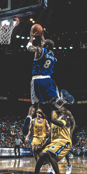Aesthetic Kobe Bryant In Action On The Court Betting It