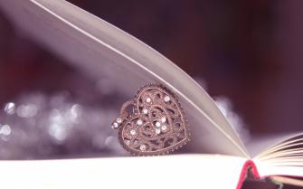 Cute Pendant Wallpaper