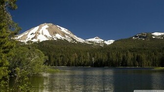 Mountain Scenery Wallpaper